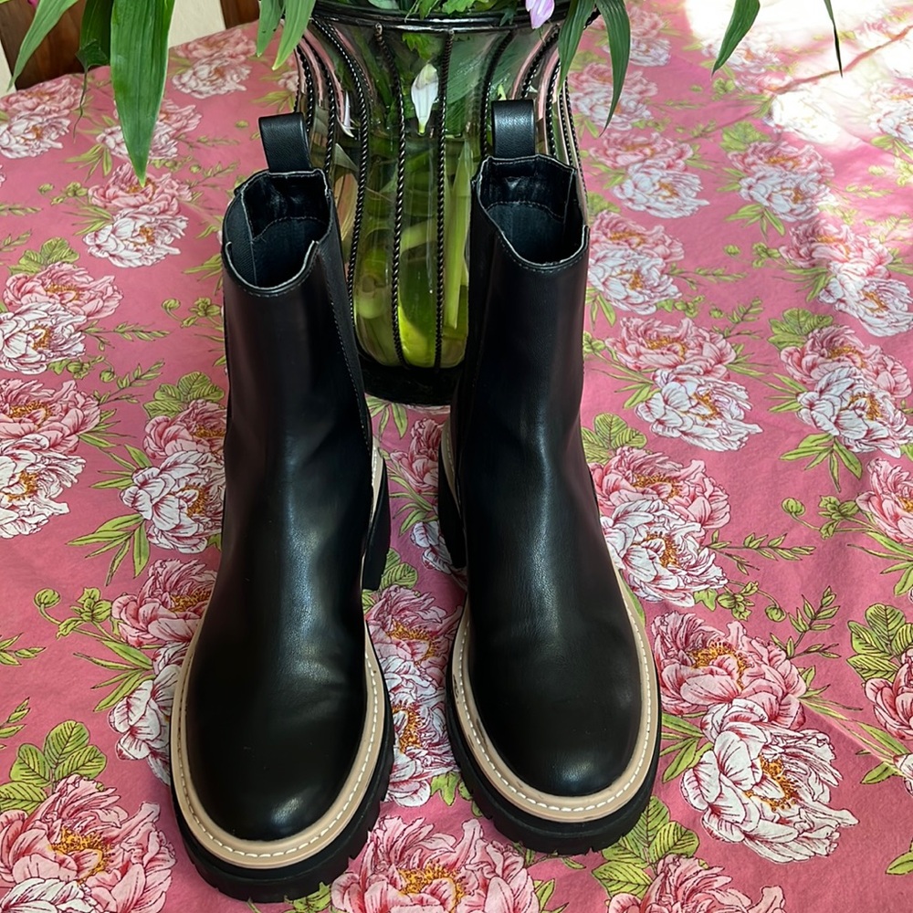 Open Edit shoes.